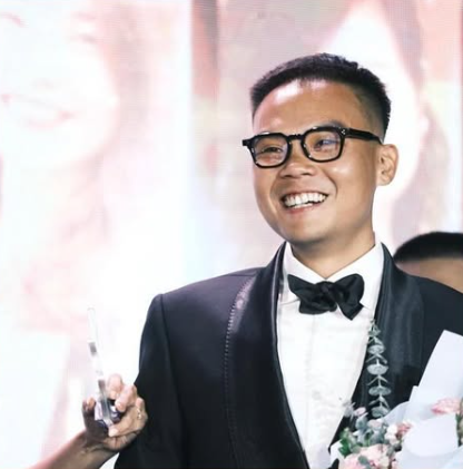 Nhận giải thưởng Nhân viên xuất sắc nhất K+